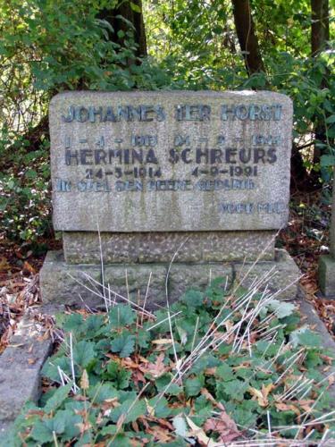 De grafsteen van Johannes en Minie